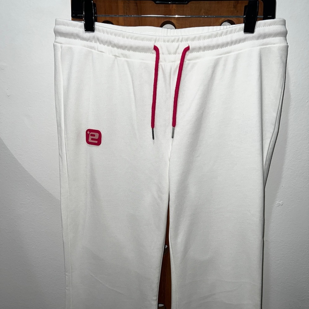 ๐ Edikted Cruz Low Rise Flared Sweatpants - Picture 5 of 9